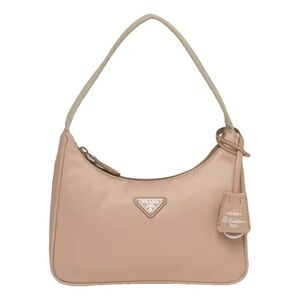 PRADA
Re-Edition 2000 handbag
Very good condition , only wore 3 times .